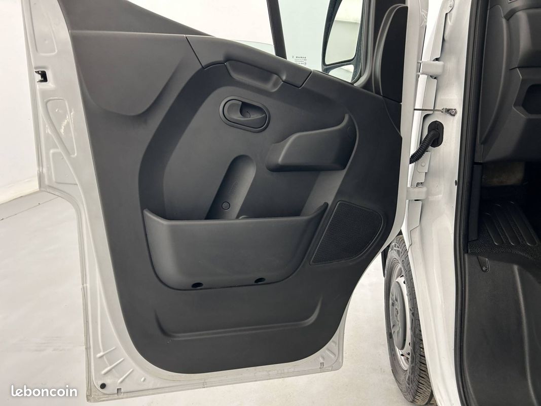 Renault master fgn trac f3500 l2h2 blue dci 135 confort (image 11)