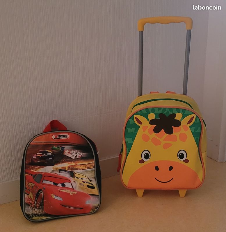 Sac à roulettes + petit sac cars (image 1)