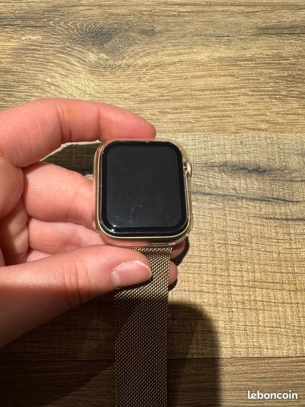 Apple Watch SE (image 1)
