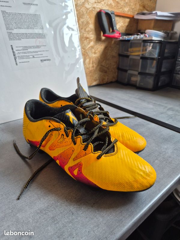 Crampon adidas moulé taille 47 (image 1)