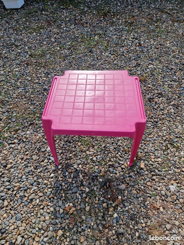 Table rose carrée jouet (image 2)