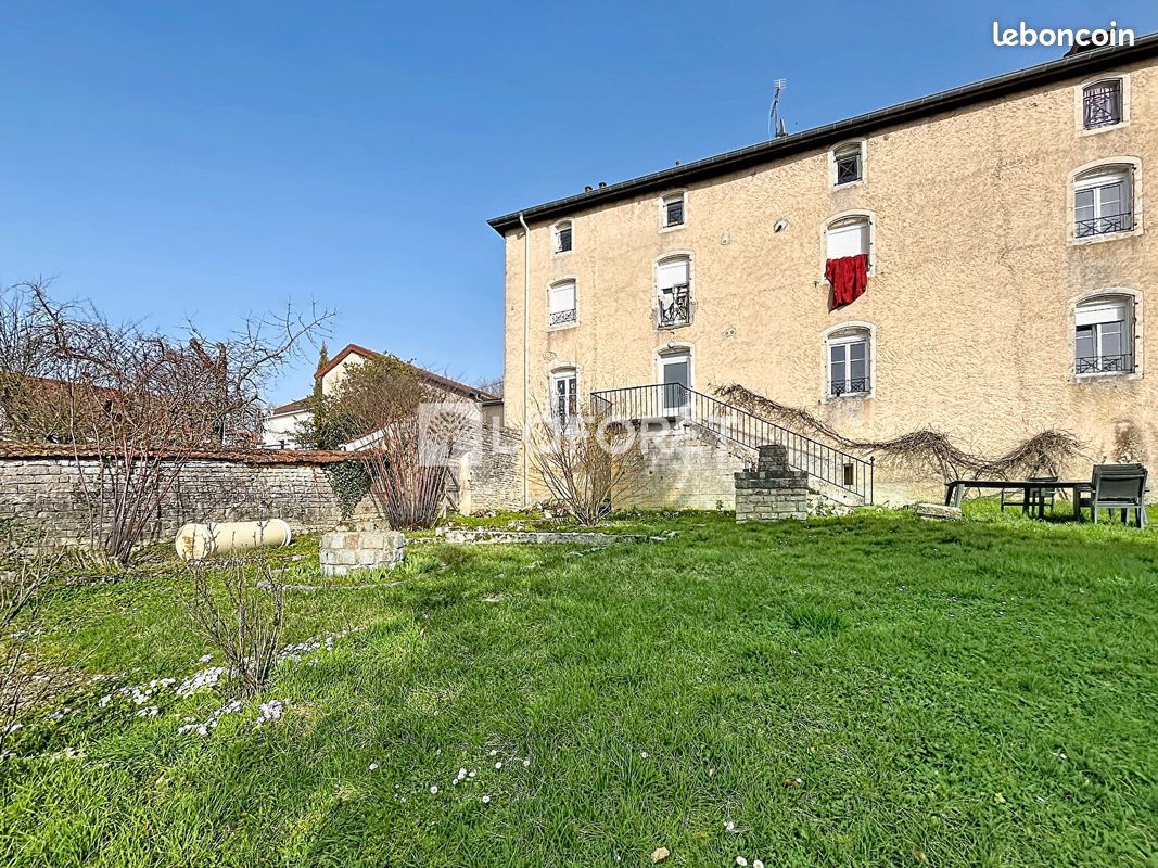 Immeuble 22 pièces 395 m² · à Neufchâteau · 395 m² · 737 500 €
