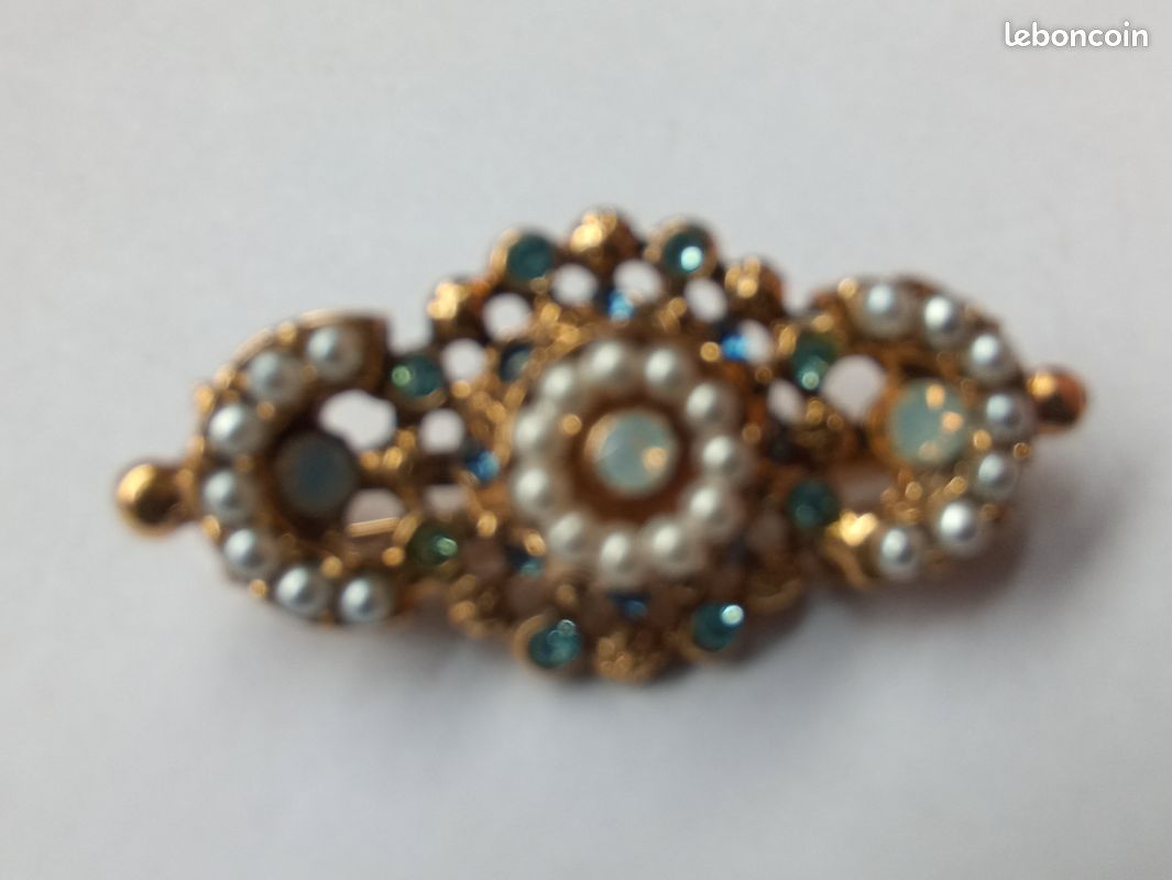 Broche Agatha avec brillants et perles (image 1)