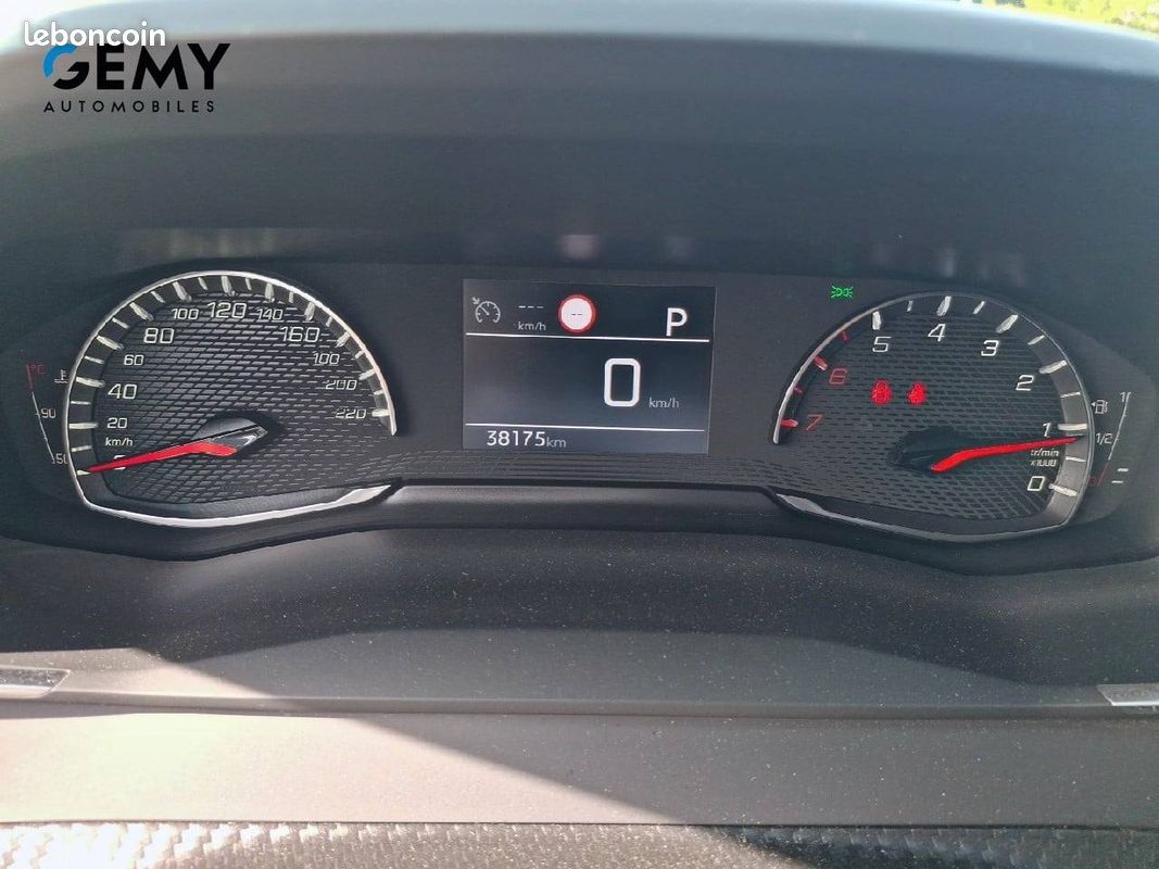 PEUGEOT 2008 PureTech 130 S&S EAT8 Style (image 13)