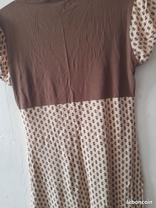 Robe courte (ou tunique) Camaïeu. Taille 1 97 % viscose, 3 % élasthanne. Longueur totale : 70 cm (image 2)