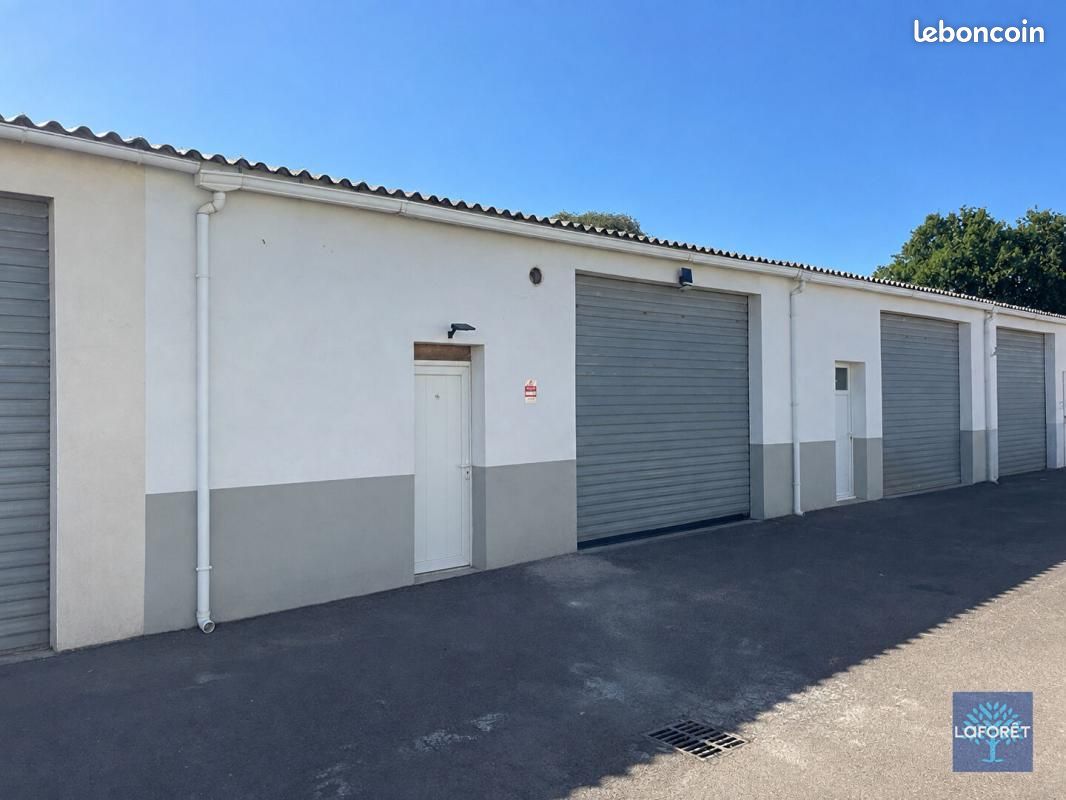 Parking 98 m² · à Les Sables-d'Olonne · 98 m² · 600 €/mois