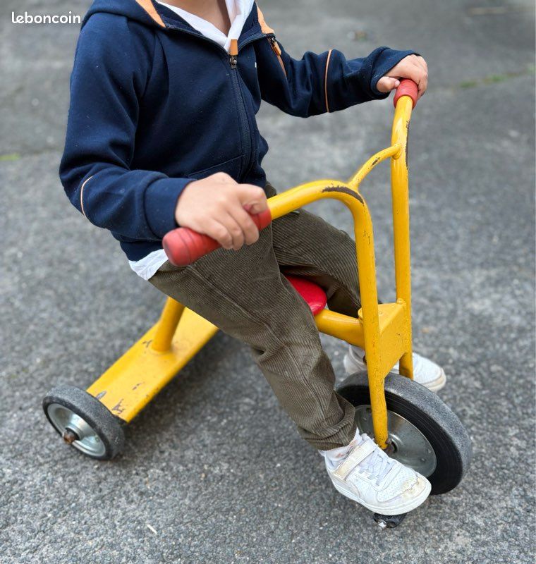 Tricycle enfant ancien – Les i d'Héloise