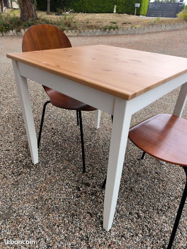 Table carrée (image 2)
