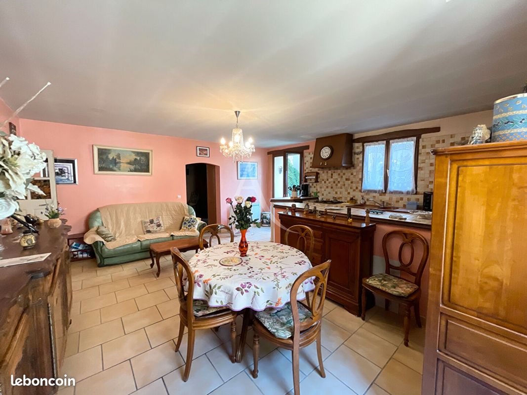 Maison 4 pièces 98 m² · à Eyguières · 98 m² · 241 500 €