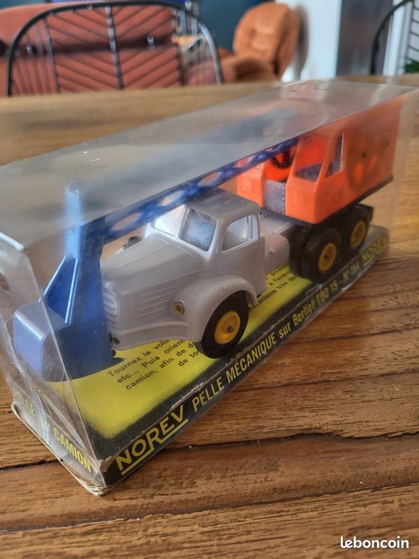 NOREV CAMION BERLIET TBO 15 AVEC PELLE MECANIQUE EPOQUE DINKY-CIJ-JRD