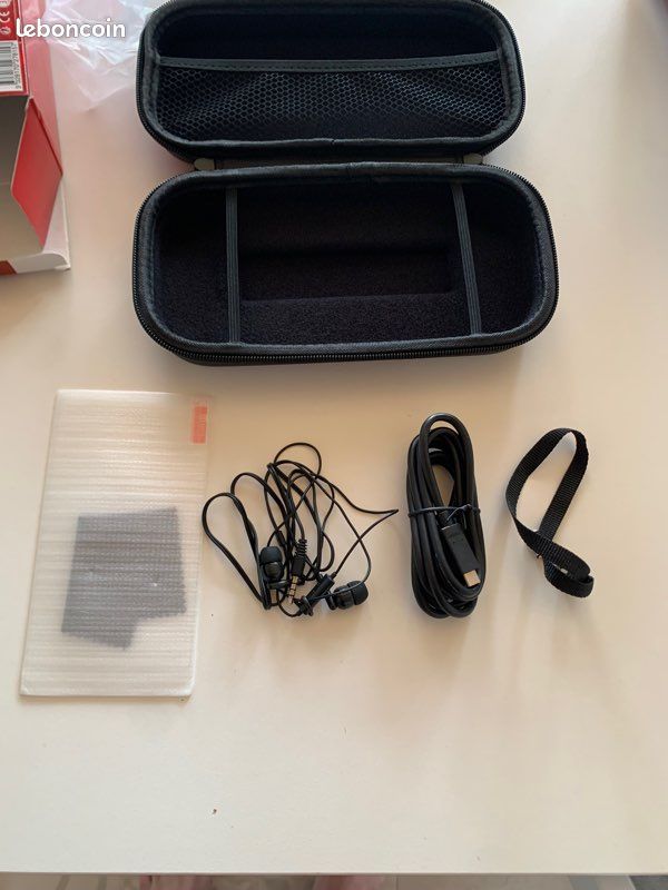 Pochette Nintendo switch avec accessoires (image 3)