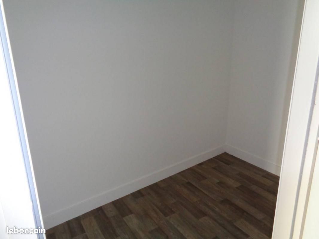 Studio 1 pièce 27 m² - Brive-la-Gaillarde 19100 (image principale 6)