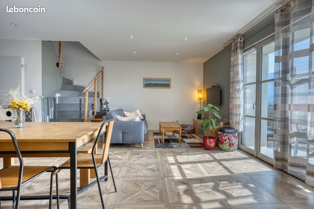 Appartement 4 pièces 81 m² · à Saint-Jeoire-Prieuré · 81 m² · 370 000 €