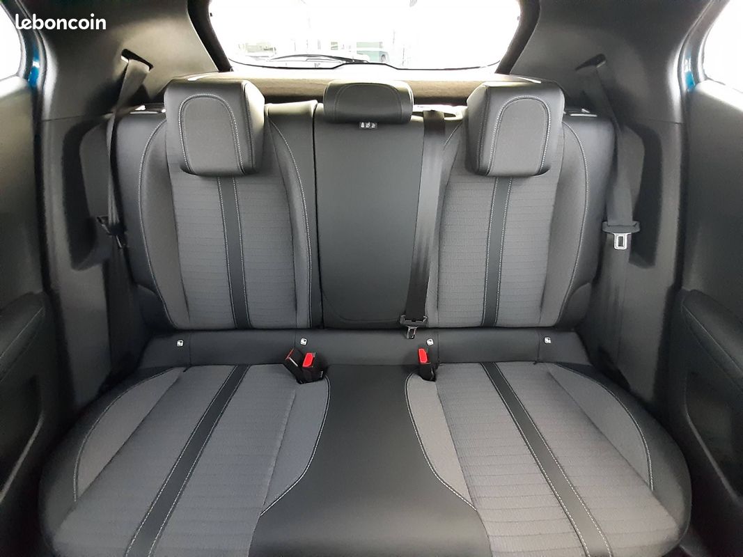 PEUGEOT 2008 PureTech 130 S&S EAT8 Allure (image 16)