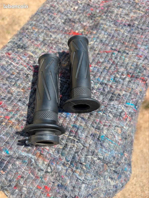 Paire de poignées Yamaha FZ6 (image 1)