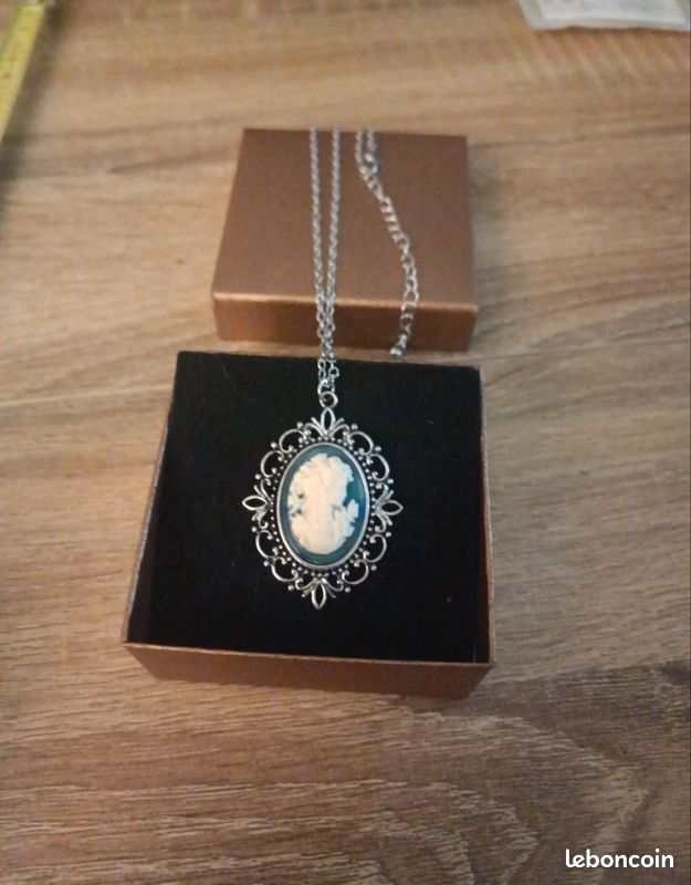 Collier camée style ancien (image 1)