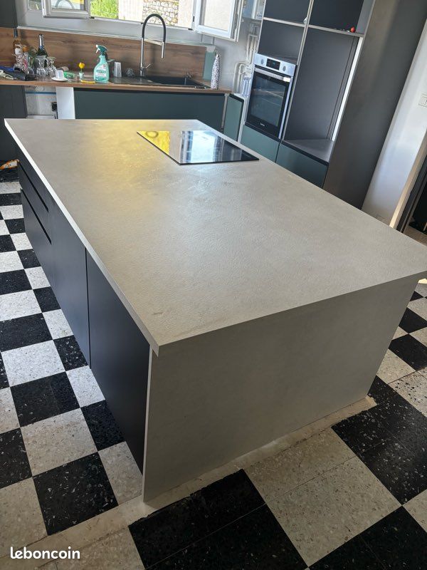 Ilot de cuisine avec plaque de cuisson (image 2)