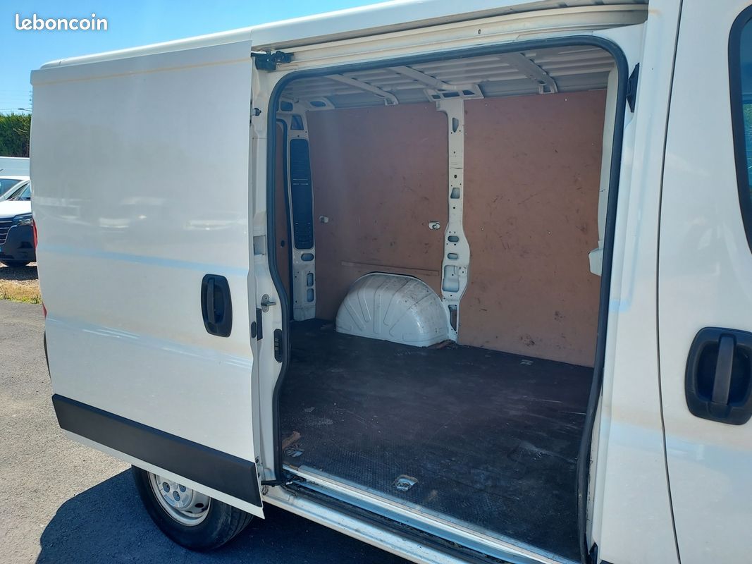 Peugeot BOXER FG 333 L1H1 2.2 BLUEHDI S&S 140CH ASPHALT (image 8)