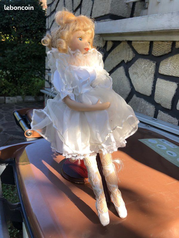 Poupée en porcelaine (image 2)