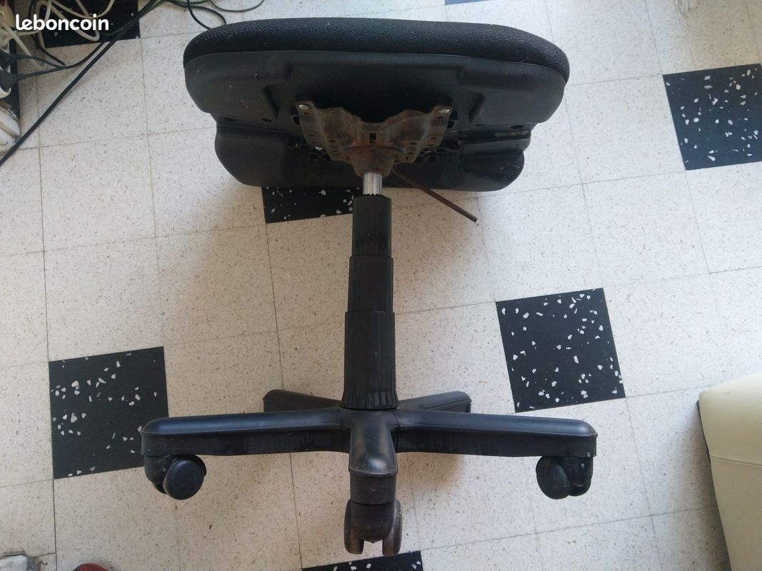 Tabouret sur roulettes (image 2)