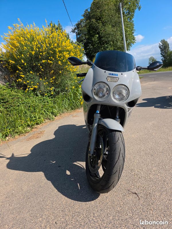 Yamaha FZR 1000 3LF - Motos