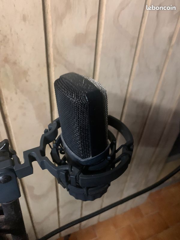 Akg c214 (image 2)