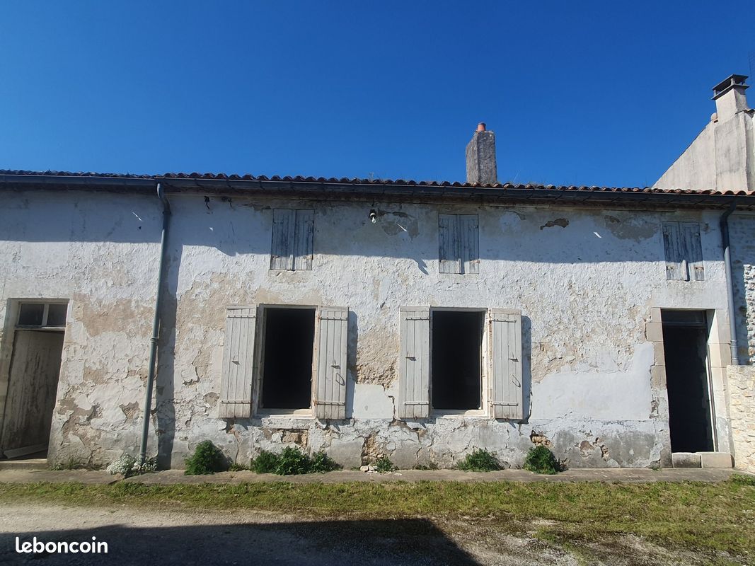 Maison 2 pièces 87 m² · à Saint-Romain-de-Benet · 87 m² · 69 000 €