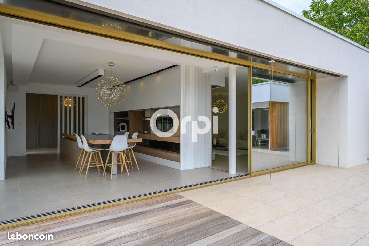 Maison 5 pièces 260 m² · à Douai · 260 m² · 1 090 000 €
