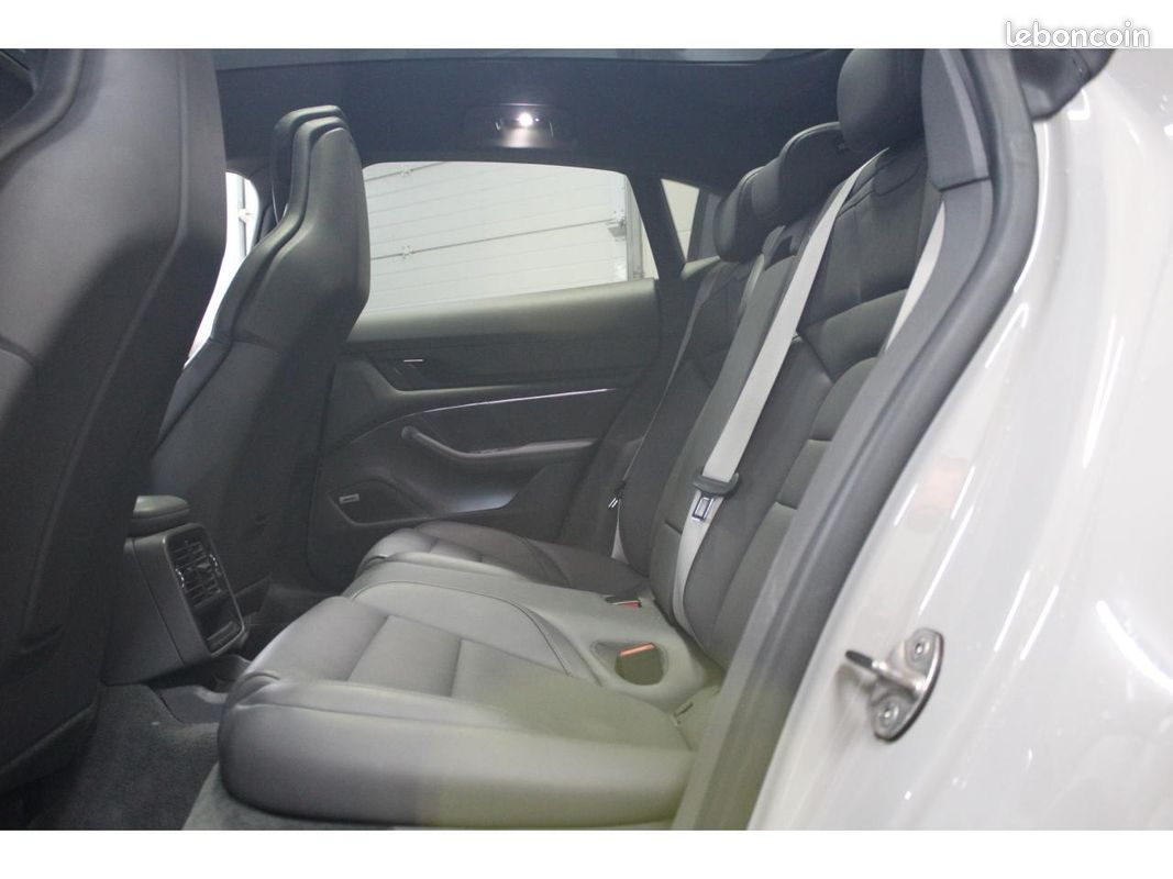 PORSCHE TAYCAN CROSS TURISMO 4S 571 Gris Craie Roues AR directrices (image 28)