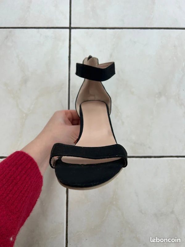 Escarpins Femme Noirs à Talon Moyen - Bout Ouvert (peep Toe) - Taille US 7.5 Pointure étroite (N) - Occasion