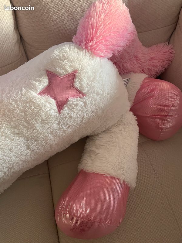 Grande licorne en peluche (image 3)