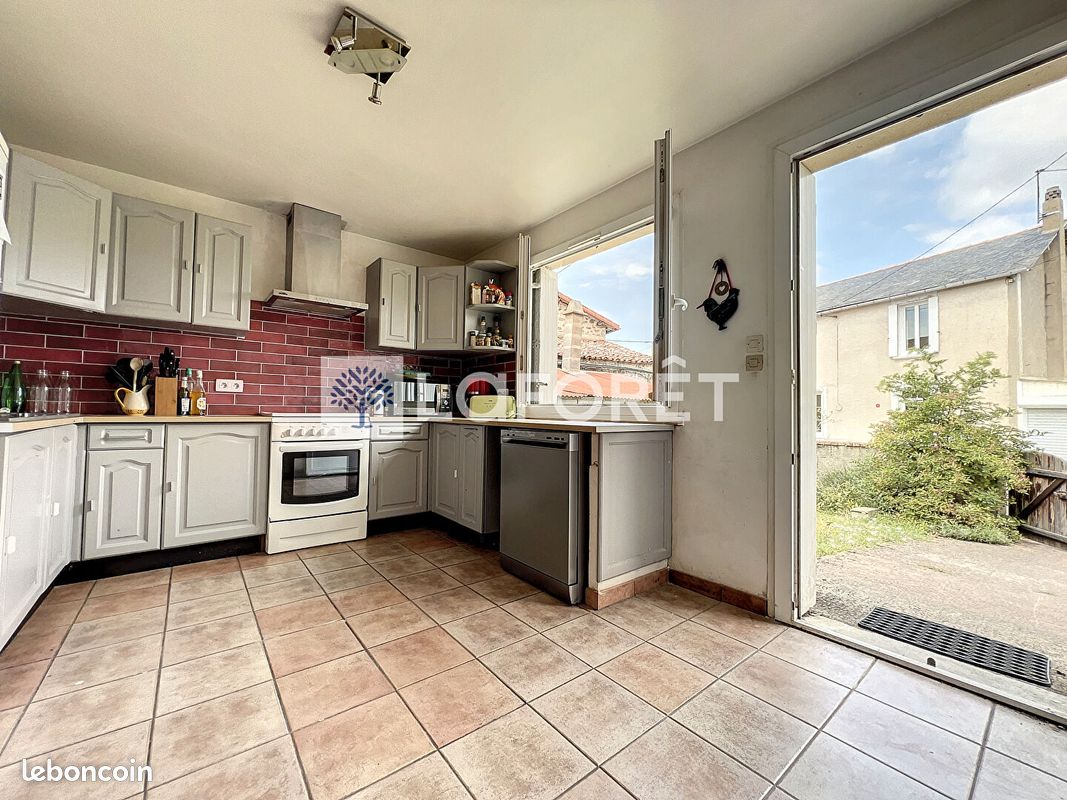 Maison 8 pièces 120 m² - Pougne-Hérisson 79130 (image principale 2)