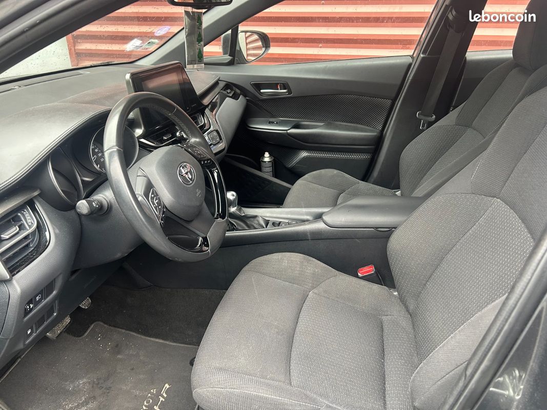 TOYOTA C-HR HYBRIDE PRO RC18 Dynamic Busines/Entretien complet/Garantie 12 mois (image 6)