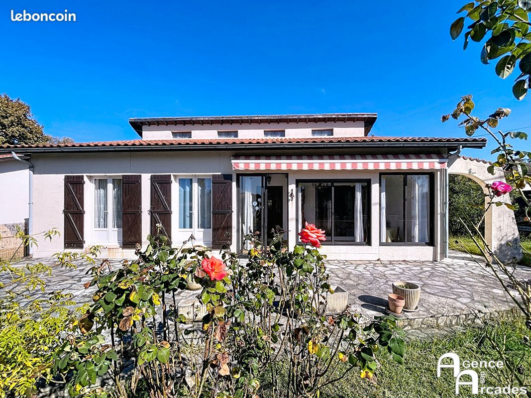 Maison 9 pièces 153 m² · à Sainte-Eulalie · 153 m² · 265 000 €