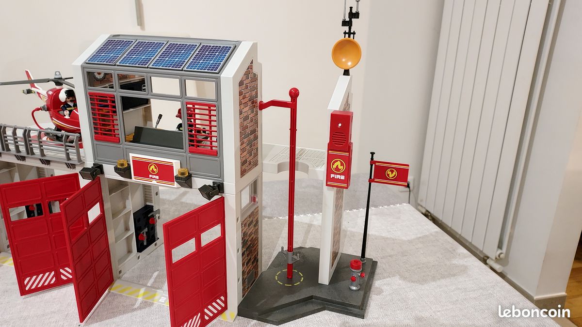 Abapri - 9462 - Caserne de pompiers avec hélicoptère Abapri - 9462 - Caserne de pompiers avec hélicoptère