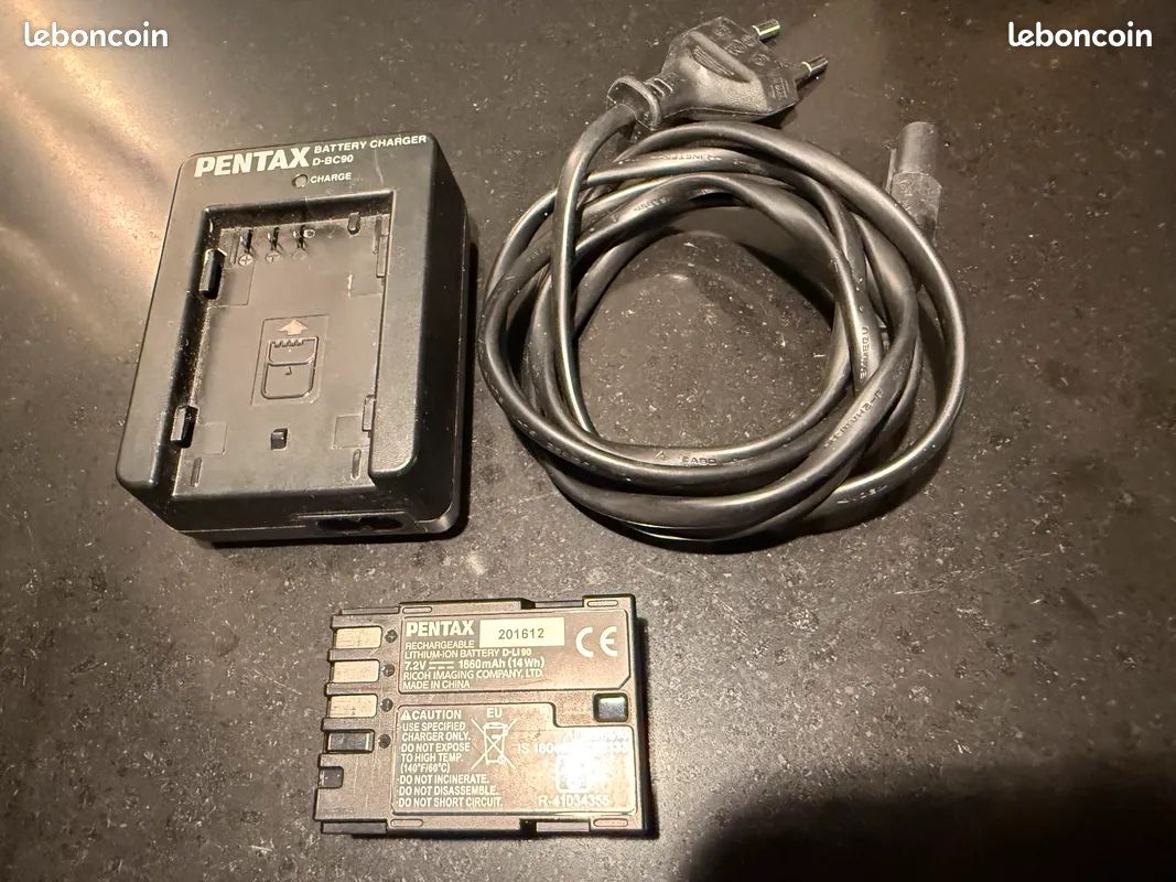 PENTAX K-1 NU avec poignée Grip D-BG6 et plein d'accessoires d'origine (image 13)