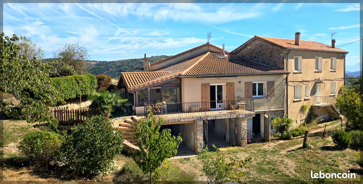 Maison 12 pièces 264 m² · à Saint-Michel-de-Chabrillanoux · 264 m² · 399 000 €