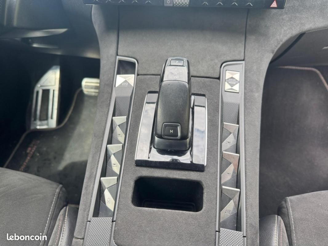 DS 7 Crossback 1.6 225 CV EAT8 Performance Line + {SUIVI ENTRETIEN COMPLET - CAMERA ATTELAGE} (image 22)
