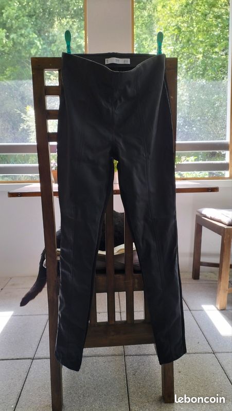 Pantalon noir simili cuir (image 1)