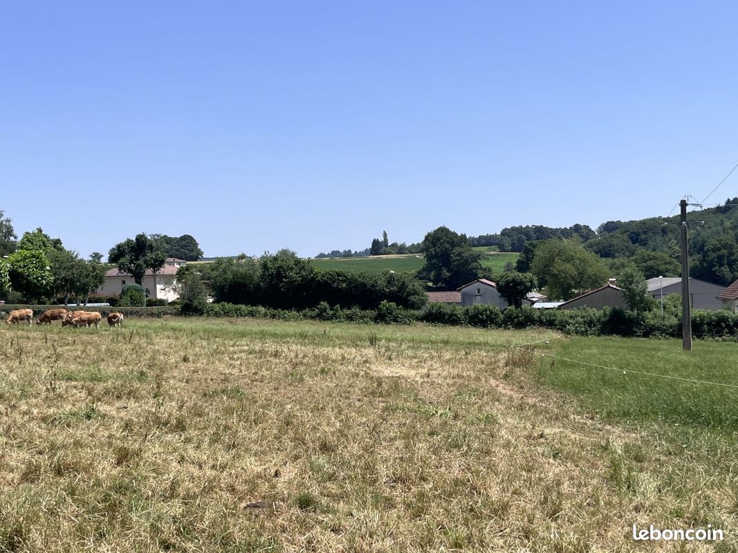 Terrain 1122 m² · à Arpajon-sur-Cère · 1 122 m² · 61 710 €