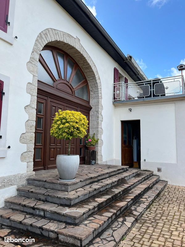 Maison 7 pièces 162 m² · à Étupes · 162 m² · 315 000 €