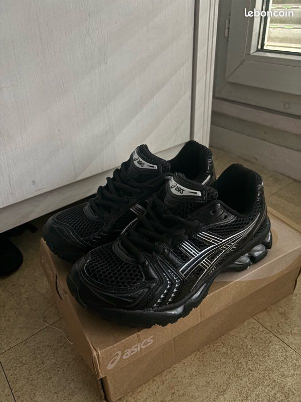 Asics Kayano Noires (image 2)