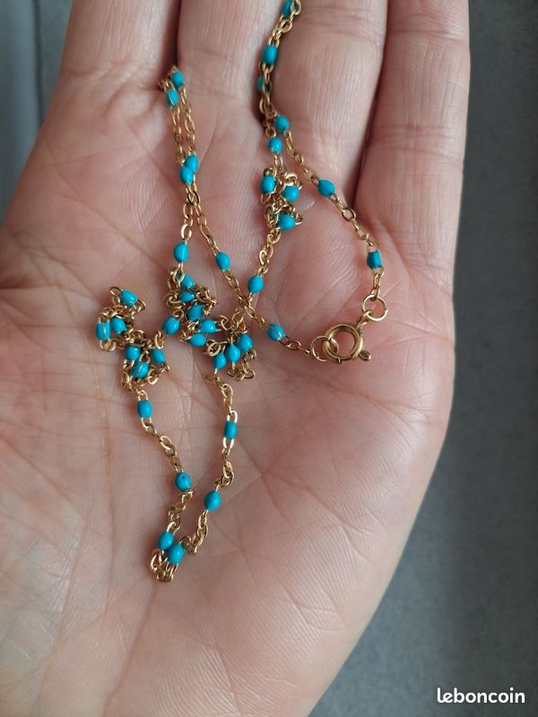 Collier Long Femme 50 Cm – Perles Résine Bleu Foncé & Acier Inoxydable Doré – Neuf