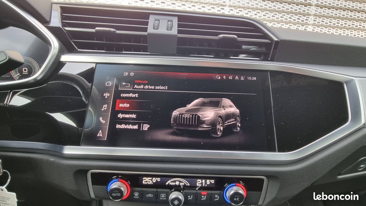 AUDI Q3 45 TFSIe 245 ch S tronic 6 S line (image 25)