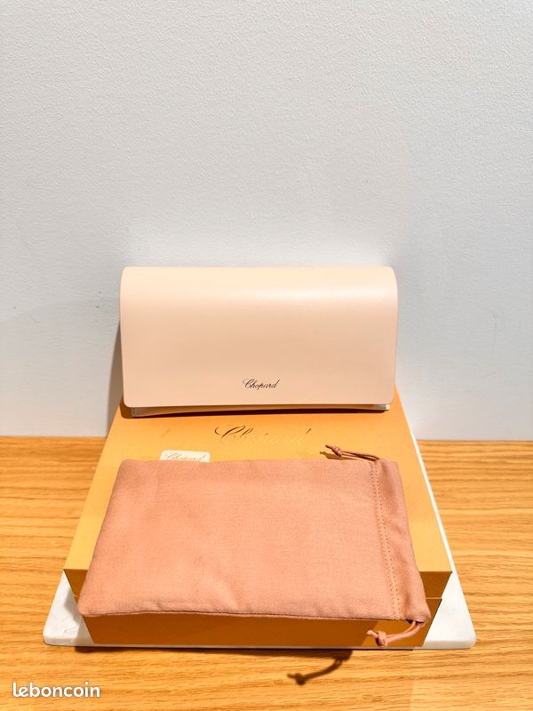 Coffret Exclusif Lunettes de Soleil Chopard - Élégance et Authenticité (image 3)