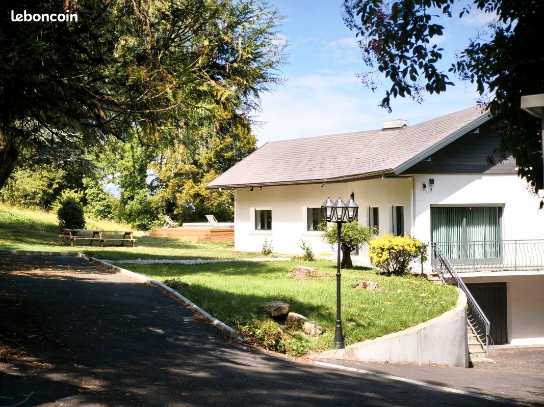 Maison 11 pièces 300 m² · à Vétraz-Monthoux · 300 m² · 889 000 €