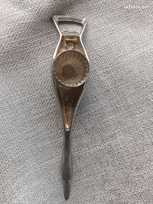 Ancien Décapsuleur Métal Caisse D'Epargne - Longueur 9,5 Cm, France