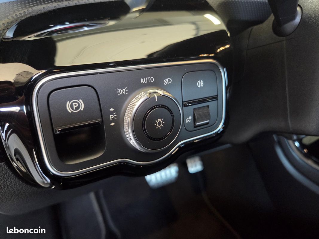 MERCEDES CLA 200 d - BV 8G-DCT BERLINE - AMG Line (image 21)