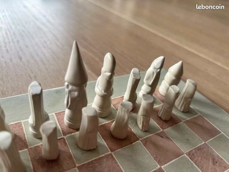 JEU D'ECHECS EN Pierre De Savon Figurines Africaines Blanc Rose Complet