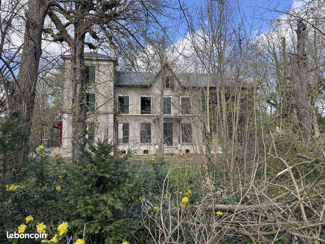 Maison 9 pièces 320 m² · à Le Vésinet · 320 m² · 1 985 000 €